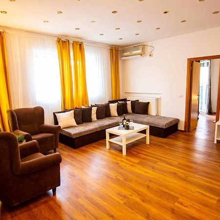 Apartment With Panoramic Terrace In City Center Boekarest Buitenkant foto