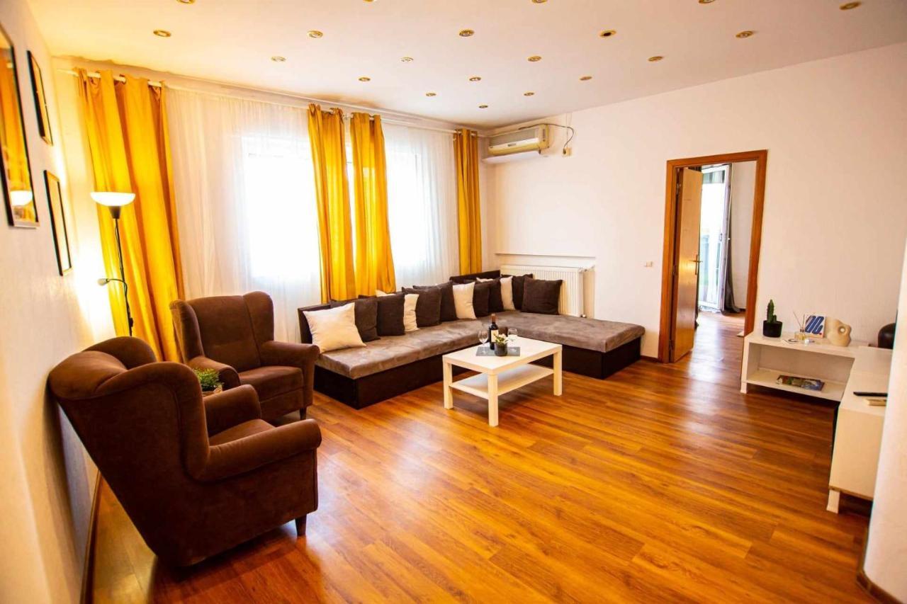 Apartment With Panoramic Terrace In City Center Boekarest Buitenkant foto